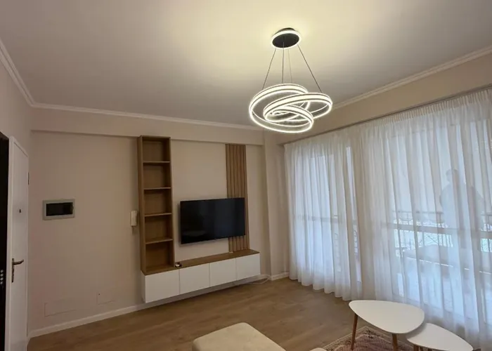 Prayla Luxury At Poligoni * Tirana