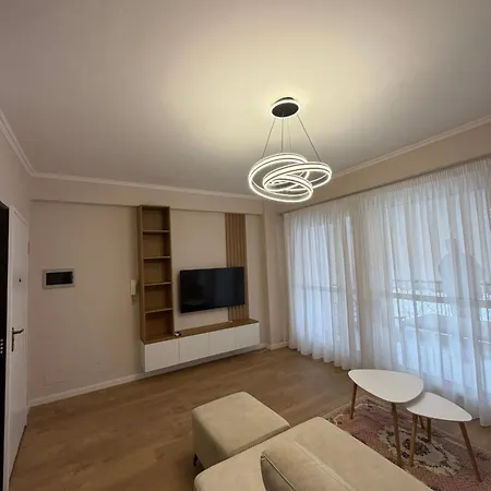 Prayla Luxury At Poligoni * Tirana